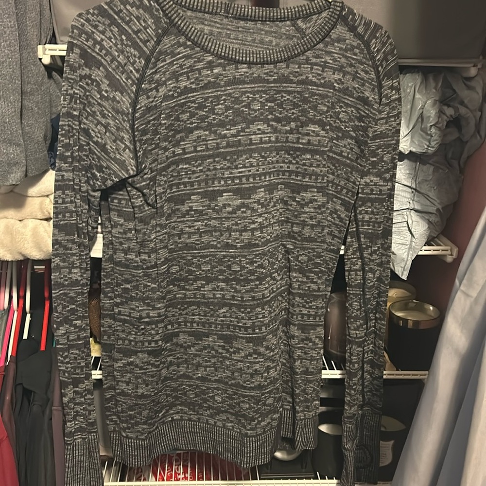 Size 12 women’s lulu shirt